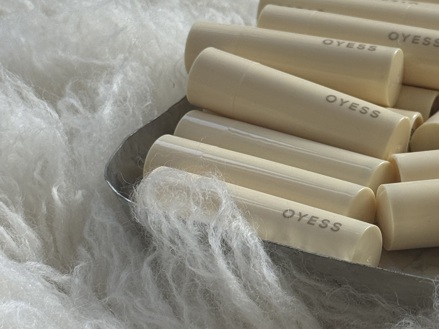 Clean, natürlich, stylisch: Die OYESS Lip Balms im neuen Look